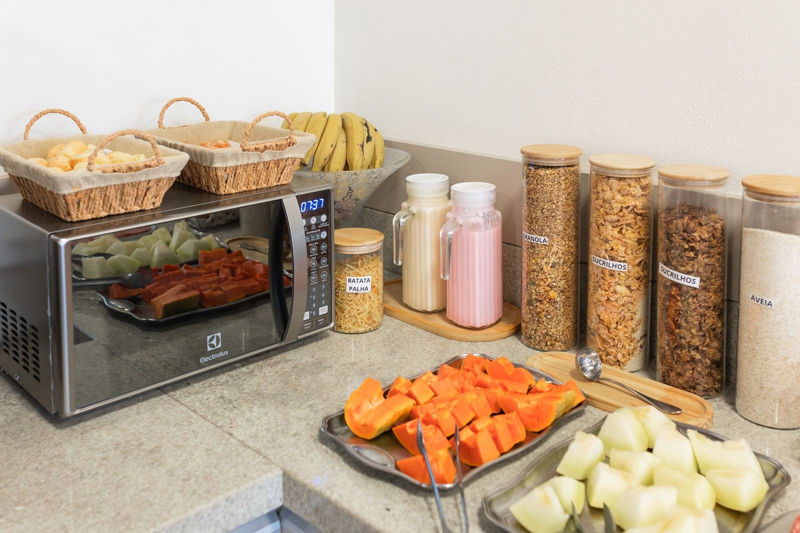 Cereais, frutas e vitaminas