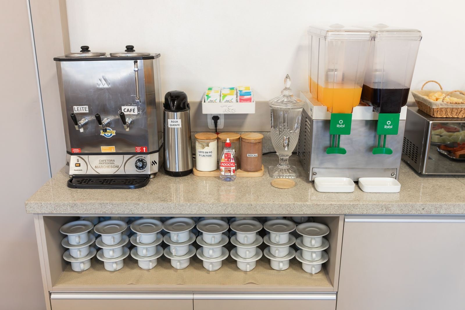 Estação de café, leite e sucos naturais