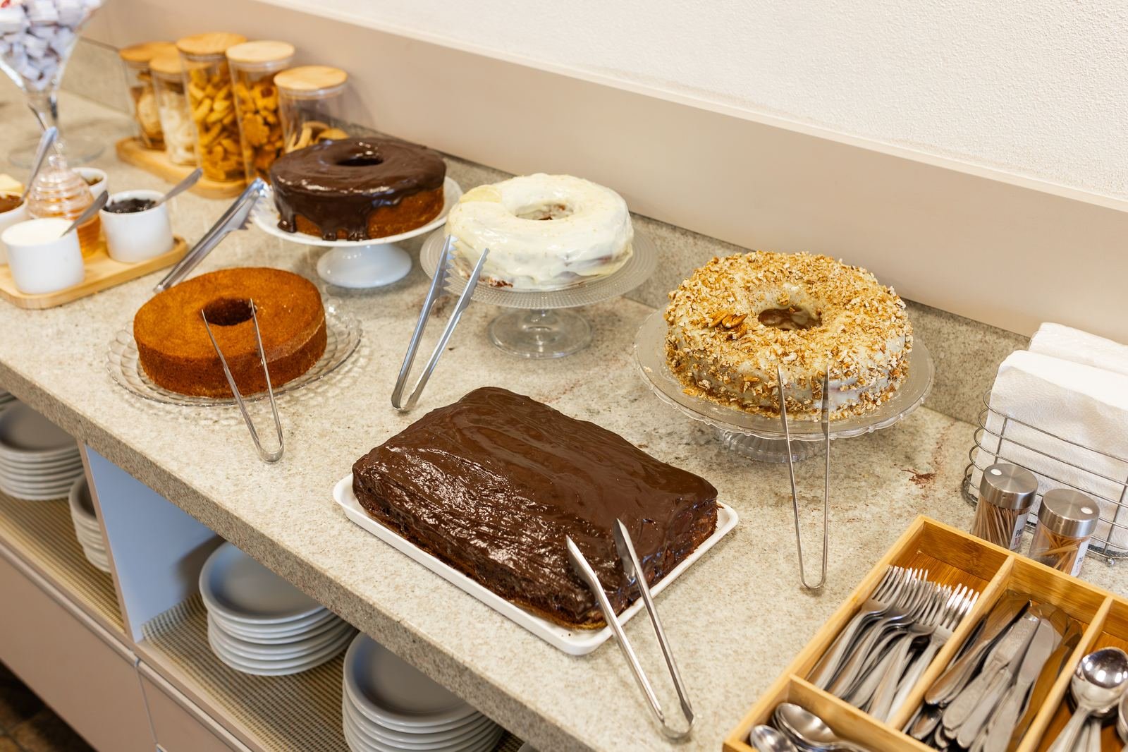 Bolos artesanais da confeitaria própria