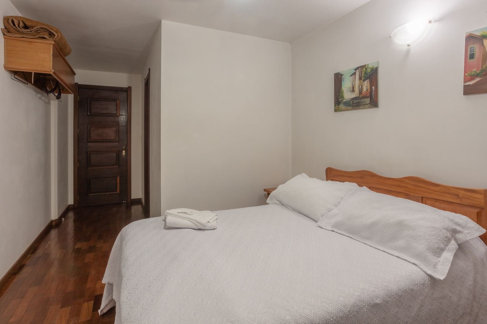Apartamento Standard — cama de casal e entrada
